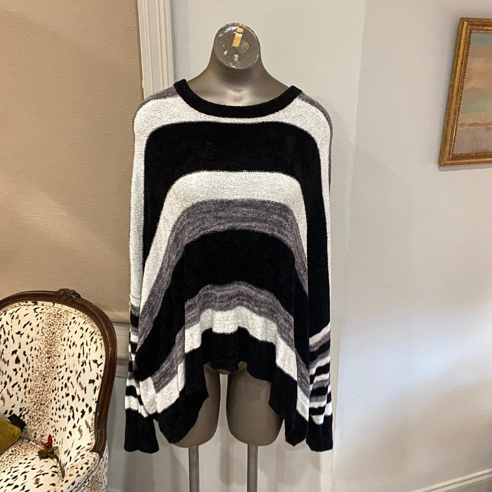 Large Free People Black White and Gray Sweater, Good Condition!